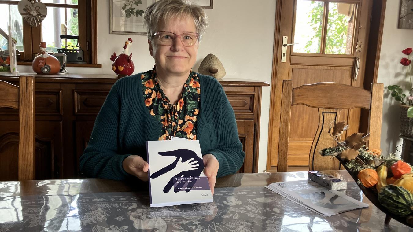 Photo de Laurence LOGIEST et son livre 